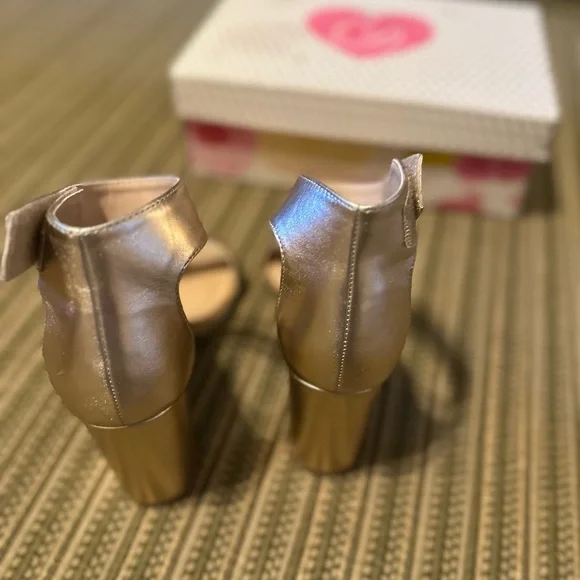 Womens Gold Ankle Strap Padded Carolyn Round Toe Block. Size 8. New - Picture 5 of 6